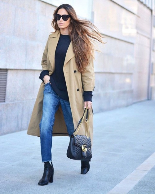 A classic trenchcoat pulls any outfit together (photo c/o @gdresscode) 